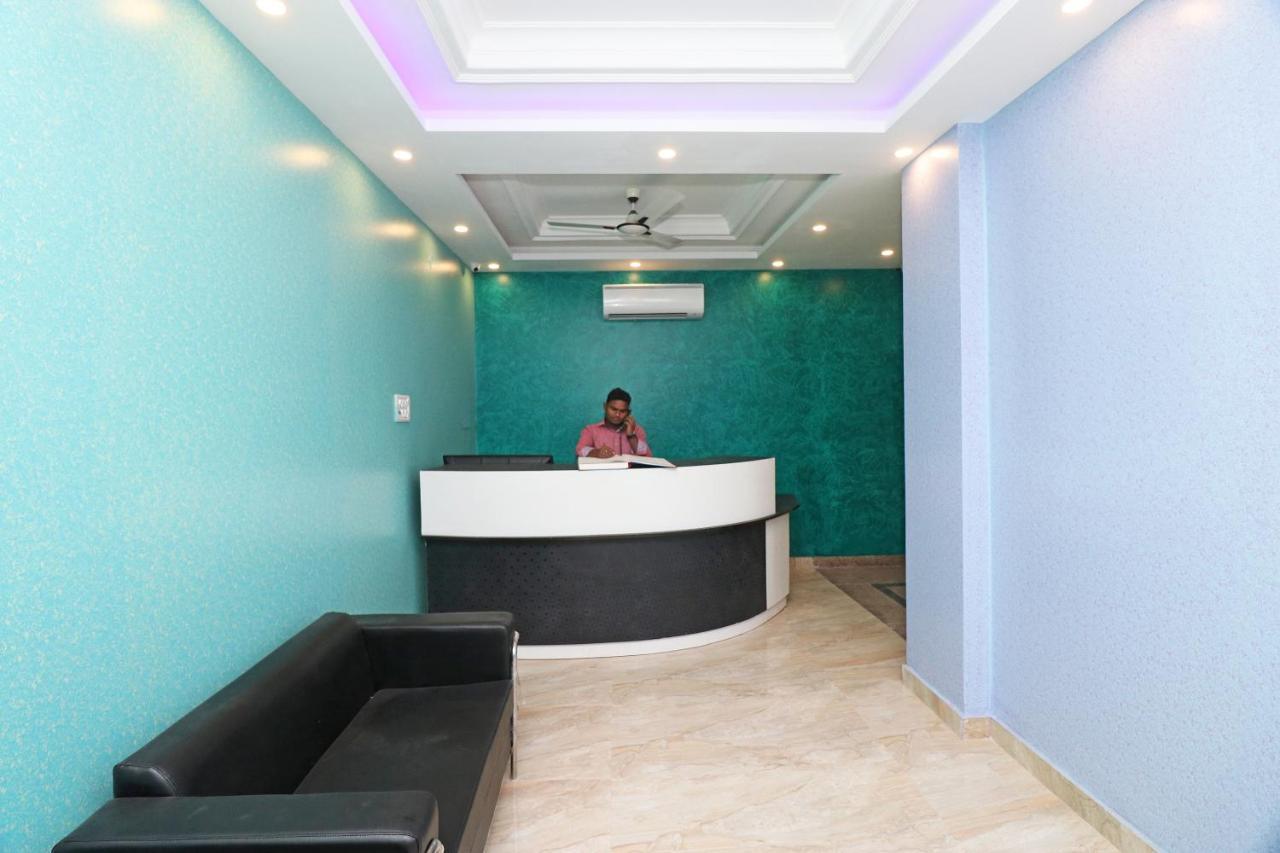 Oyo 25130 Hotel Royal Inn Нью-Дели Экстерьер фото