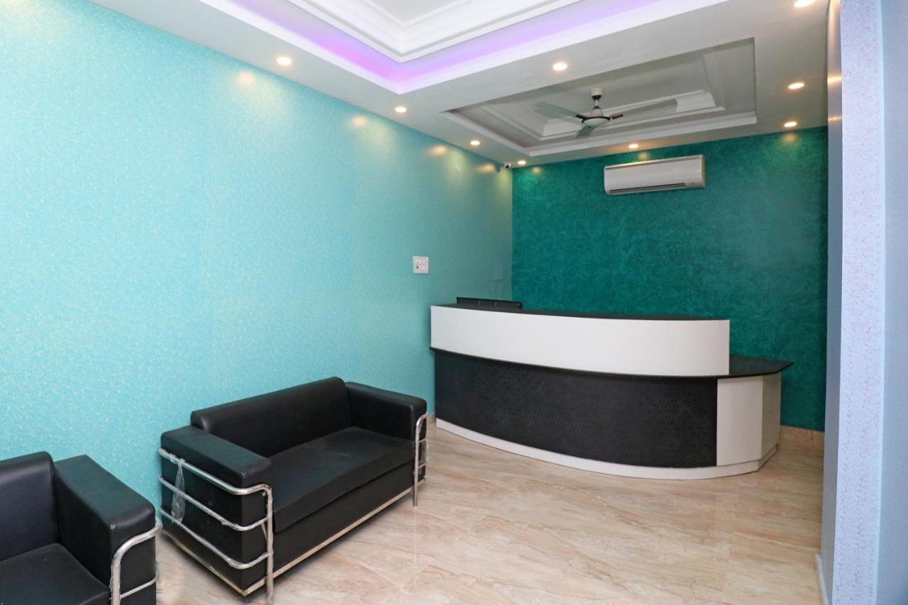 Oyo 25130 Hotel Royal Inn Нью-Дели Экстерьер фото