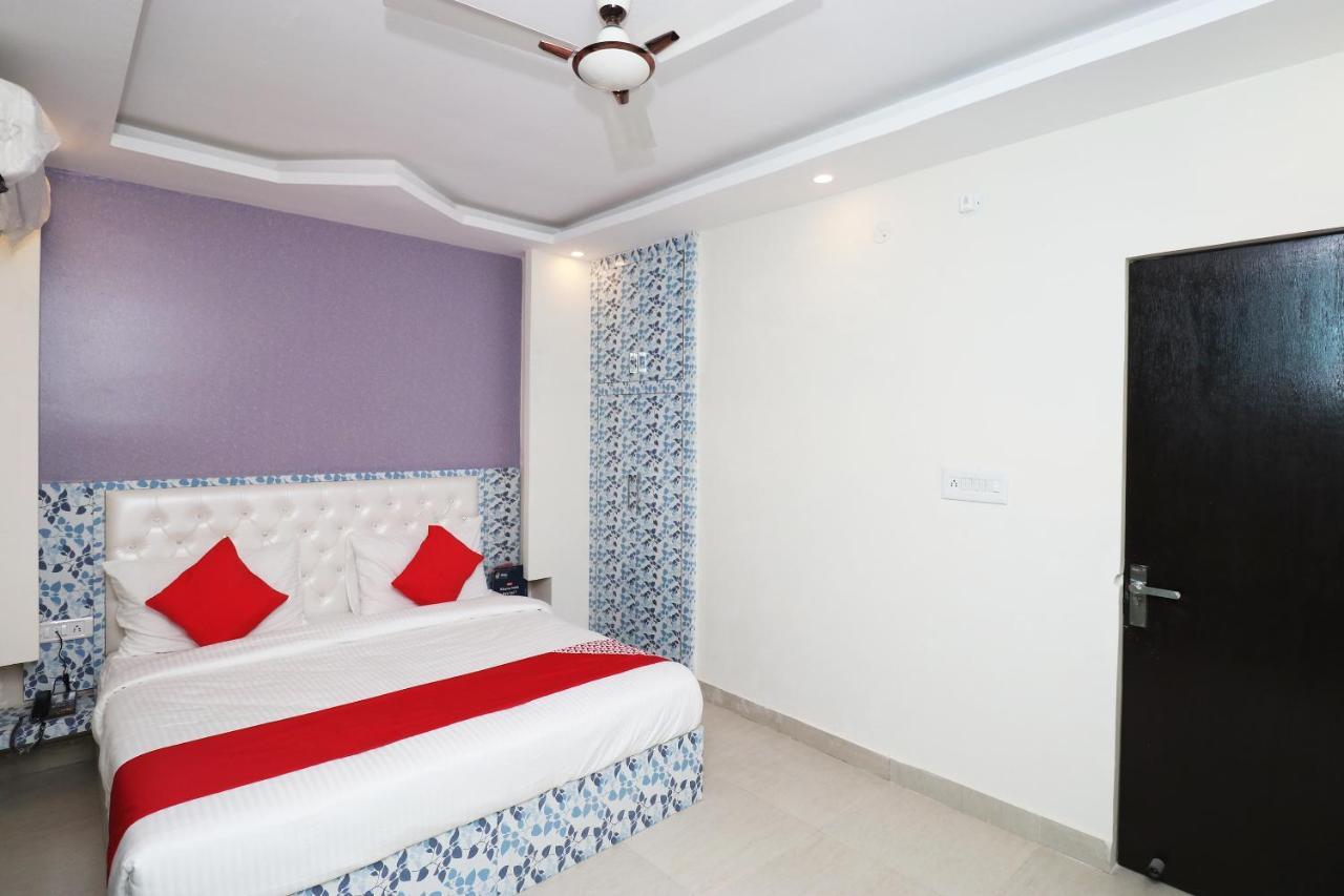 Oyo 25130 Hotel Royal Inn Нью-Дели Экстерьер фото